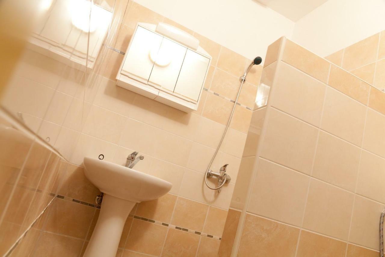 Restaurace Penzion Pod Sumarnikem Tvarozna Lhota エクステリア 写真