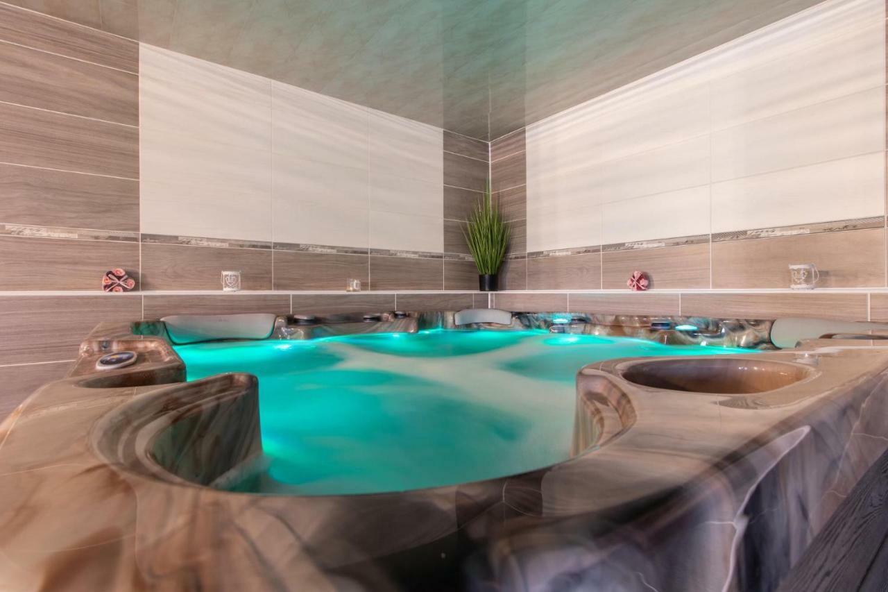 Restaurace Penzion Pod Sumarnikem Tvarozna Lhota エクステリア 写真
