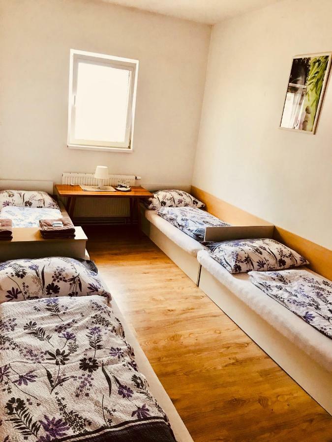 Restaurace Penzion Pod Sumarnikem Tvarozna Lhota エクステリア 写真